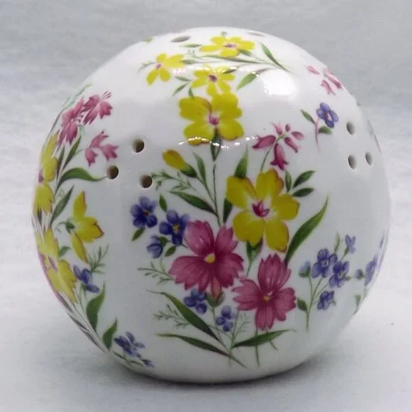 VTG Queen's England Pomander (Scent Ball) - Picture 3 of 7